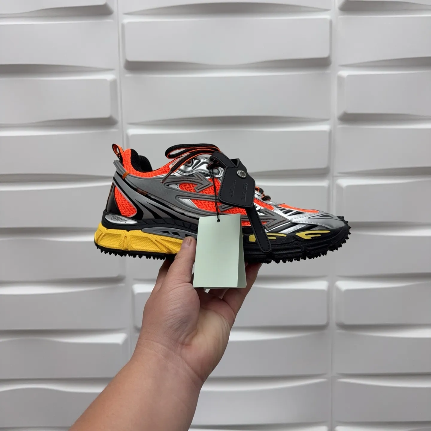 【off- white】P: 720💰Couple style👫, Size: 35-44 (Male 38.45.46 custom-made) High-quality version👊"Out of office" series original mold opening, original lasting, production process 1:1 original version ➰OFF GREY) OFF-WHITE Be Right Back Couple style👫Round toe lace-up arrow pattern low-top lifestyle casual shoes green. A running shoe called the "Be Right Back" sneaker. The design of this sneaker is inspired by Japanese sports aesthetics and craftsmanship, with running performance and principles at its core.